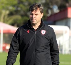 Samsunspor Teknik Direktörü Sağlam: “Üç karşılaşmayı da kazanırsak gülen taraf biz olacağız”