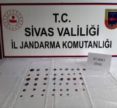 Sivas'ta 2 şüpheli 47 sikke ile yakalandı