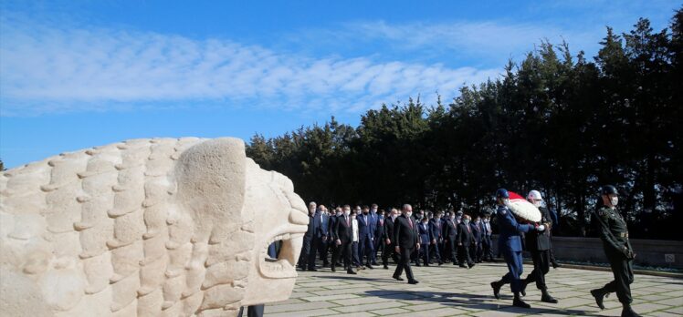 TBMM Başkanı Mustafa Şentop başkanlığındaki devlet erkanı Anıtkabir'i ziyaret etti