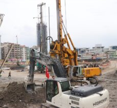 TOKİ Başkanı Ömer Bulut, İzmir'de depremzedeler için yapılan konut inşaatlarını inceledi