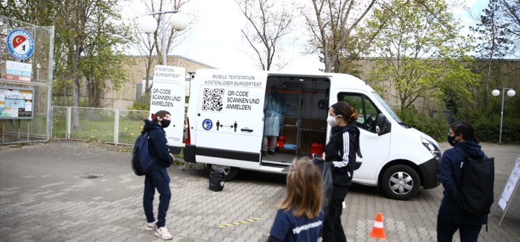 Türk iş insanı, Kovid-19 hızlı test istasyonu ile Berlin'de futbol kulüplerine hizmet veriyor