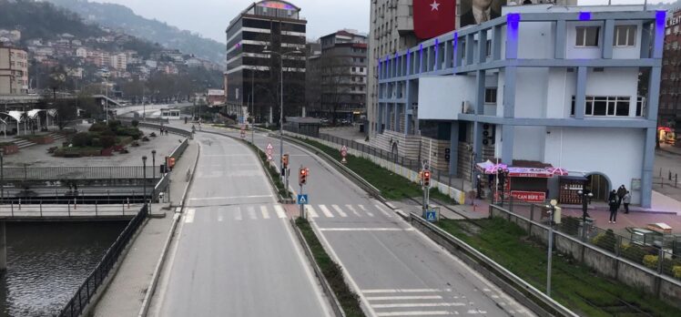 Doğu Marmara ve Batı Karadeniz'de kısıtlamanın başlamasıyla sokaklar boşaldı