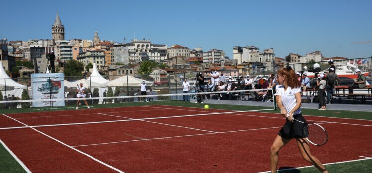 19 Mayıs kutlamaları kapsamında Haliç üzerinde tenis maçı düzenlendi