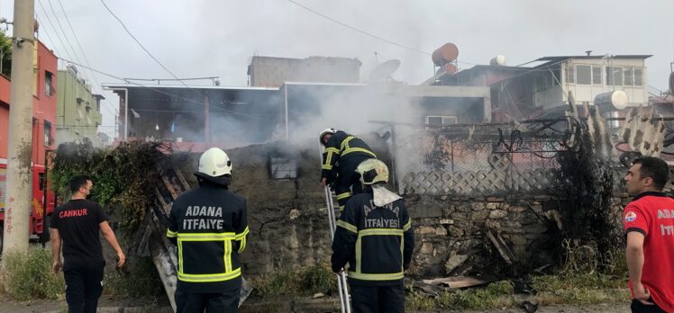 Adana'da bir eve ait depoda çıkan yangın hasara neden oldu