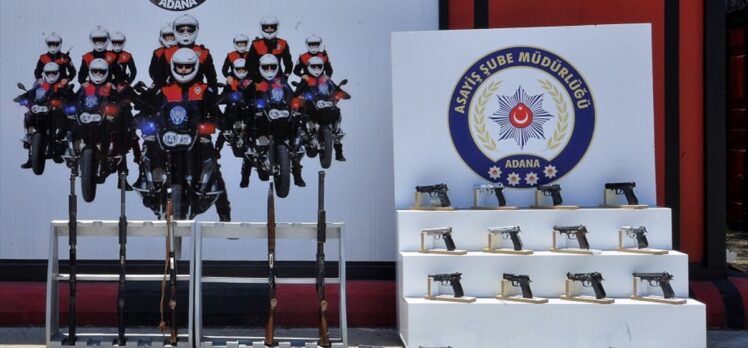 Adana'da polis denetimlerinde ruhsatsız 34 silah ele geçirildi