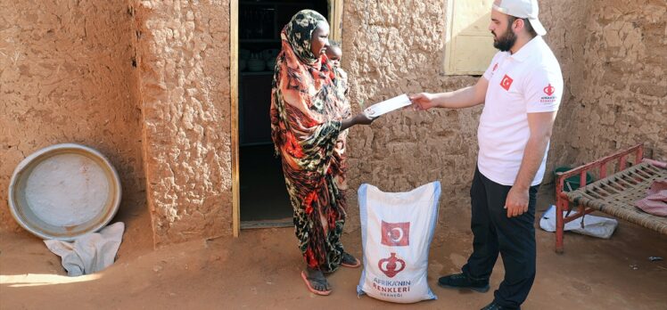 Afrika'nın Renkleri Derneği Sudan'da mülteci ve yetim ailelere gıda paketi dağıttı