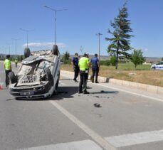 Afyonkarahisar'da takla atan hafif ticari araçtaki 4 kişi yaralandı