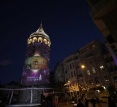 Anneler Günü, Galata Kulesi'ne yansıtılan fotoğraflarla kutlandı