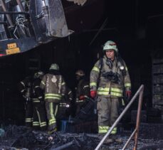 GÜNCELLEME – Bayrampaşa halindeki bir iş yerinde çıkan yangın söndürüldü