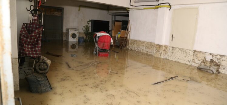 Bolu'da sağanak su baskınlarına neden oldu