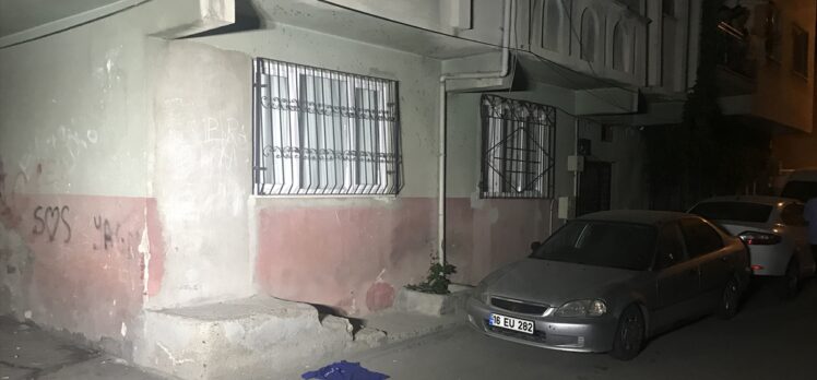 Bursa'da silahlı kavgada 1'i polis iki kişi yaralandı