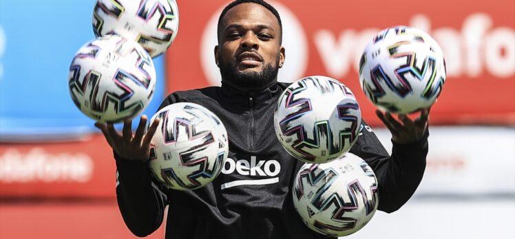 Cyle Larin Galatasaray derbisini kazanacaklarına inanıyor