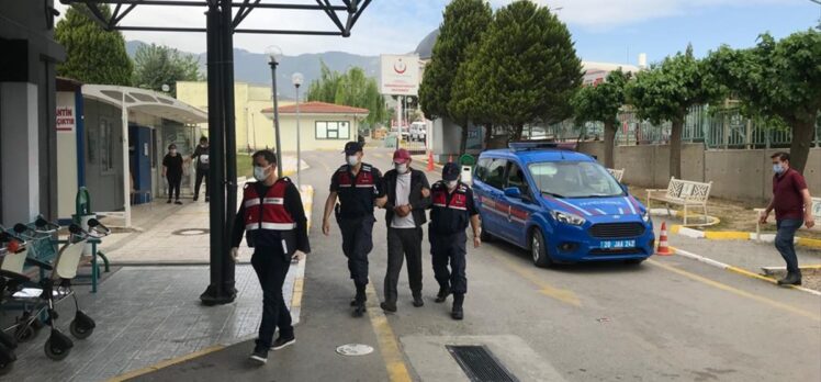 Denizli'de döviz satma bahanesiyle 200 bin lira dolandıran 4 zanlı tutuklandı