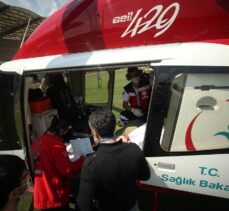 Düzce'de ambulans helikopter, trafik kazasında ağır yaralanan kadın için havalandı