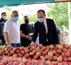 Elazığ'da pazar yerleri Kovid-19 tedbirlerine uyularak açıldı