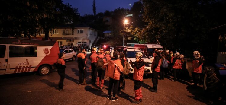 GÜNCELLEME – Gürle Dağı'ndan atlayış yaptıktan sonra gözden kaybolan amatör paraşütçü için arama çalışması başlatıldı