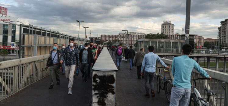 İstanbul'da “kademeli normalleşme”nin ikinci gününde trafik yoğunluğu yaşanıyor