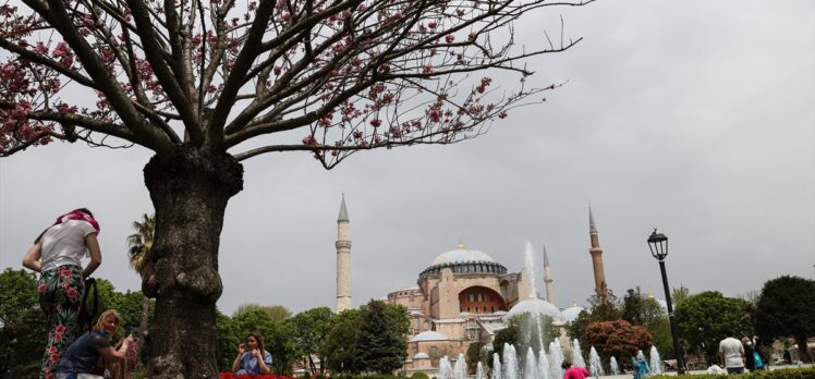 İstanbul'da cadde ve meydanlarda Kovid-19 sakinliği