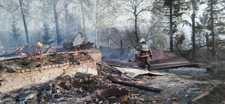 Kazakistan'ın doğusunda ormanda çıkan yangın kente sıçradı: 1 ölü, 2 yaralı