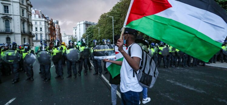 Londra'daki İsrail karşıtı gösteriye polis müdahale etti