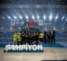 Merkezefendi Belediyesi Denizli Basket şampiyonluk kupasını aldı