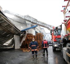 GÜNCELLEME – Mersin'de madeni yağ fabrikasında çıkan yangın söndürüldü