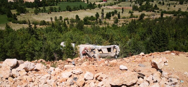 Mersin'de uçuruma yuvarlanan tankerin şoförü hayatını kaybetti