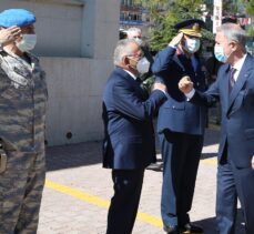 Milli Savunma Bakanı Akar, şehit aileleri ile bayramlaştı: