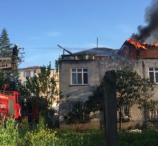 Samsun'da binanın çatısında çıkan yangını söndürmek isteyen kadın yaralandı