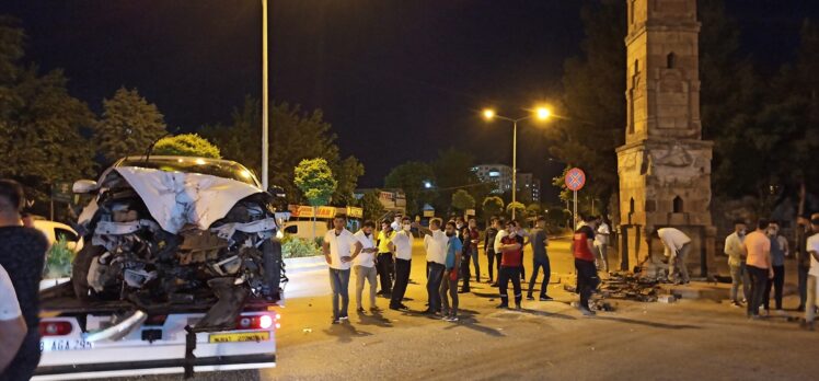 Siirt'te iki otomobil çarpıştı: 4 yaralı