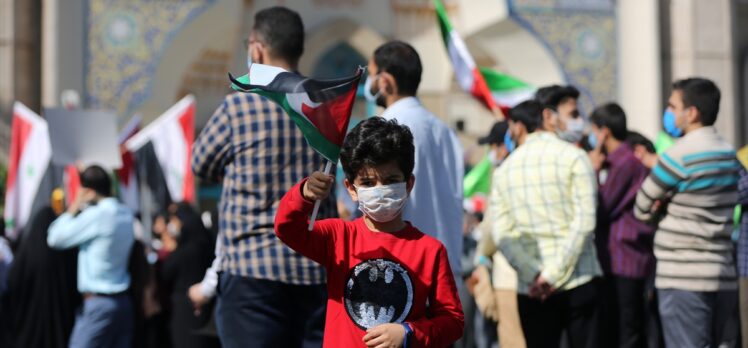 Tahran'da bayram namazının ardından Filistin'e destek gösterisi düzenlendi