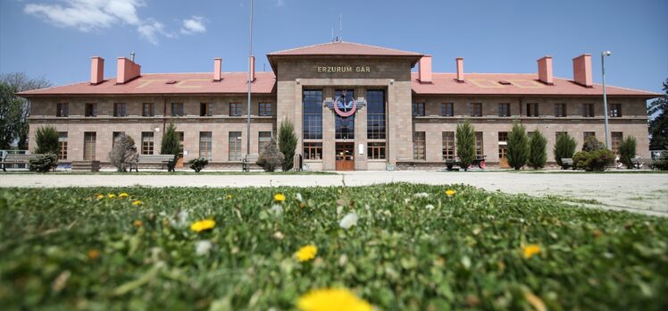 Tarih kokan şehir Erzurum bahar renklerine büründü