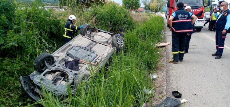 Tekirdağ'da devrilen otomobildeki 3 kişi yaralandı