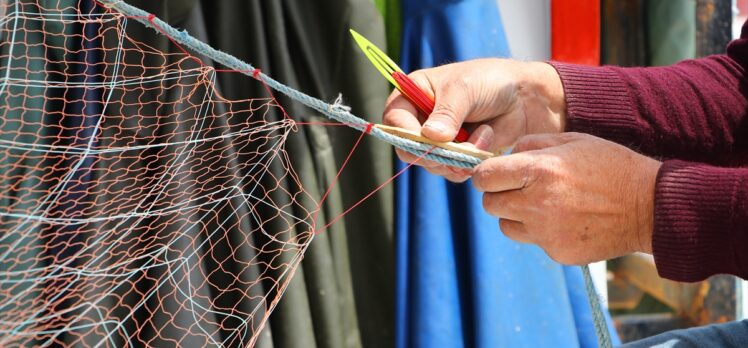 Tekirdağ'da küçük tekne balıkçıları deniz salyasının bitmesini bekliyor