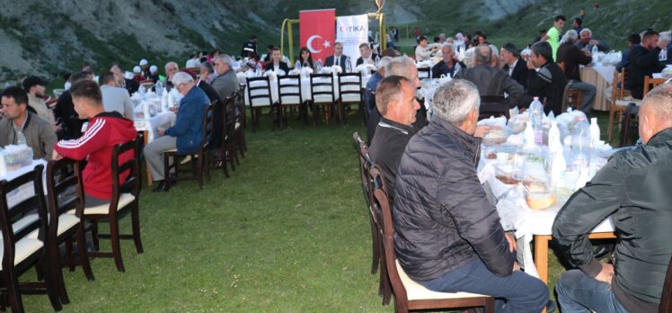 TİKA Arnavutluk'ta ihtiyaç sahiplerine iftar sofrası kurdu