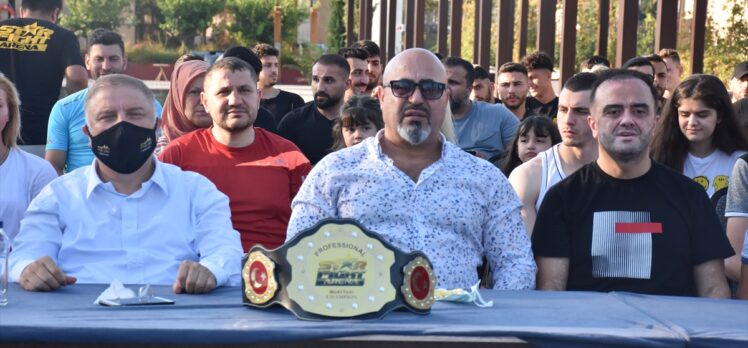 Adana'da Muaythai turnuvası öncesi sporcular bir araya geldi