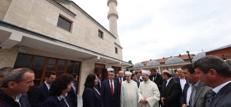 Diyanet İşleri Başkanı Erbaş, Bulgaristan'ın Kırcaali şehrindeki camileri ziyaret etti