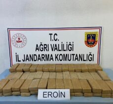 Ağrı'da araziye bırakılan 2 çuvalda 51 kilogram eroin ele geçirildi