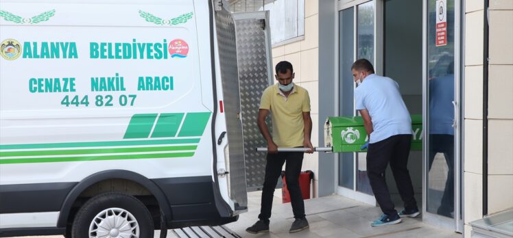 Antalya'da eşi tarafından silahla kazara vurulduğu iddia edilen kadının cenazesi morgdan alındı