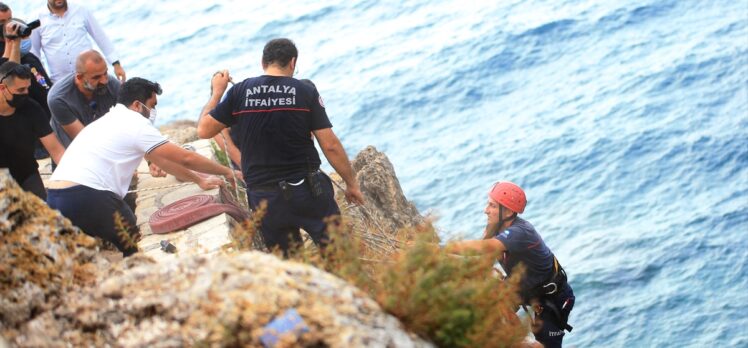 Antalya'da falezlerde erkek cesedi bulundu