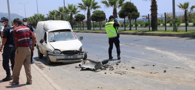 Antalya'da hafif ticari aracın çarptığı bisikletin sürücüsü öldü
