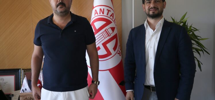 Antalyaspor, 4 futbolcu ile yollarını ayırdı