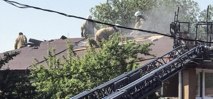 Beykoz'da bir binanın çatısında çıkan yangın söndürüldü