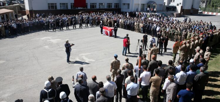 Bitlis'te şehit güvenlik korucusu için tören düzenlendi