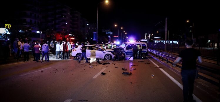 Bursa'da alkollü sürücünün neden olduğu kazada ikisi polis 4 kişi yaralandı