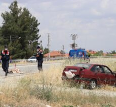 GÜNCELLEME – Denizli'de otomobil ile çarpışan motosikletteki gençlerden biri öldü, sürücüsü yaralandı