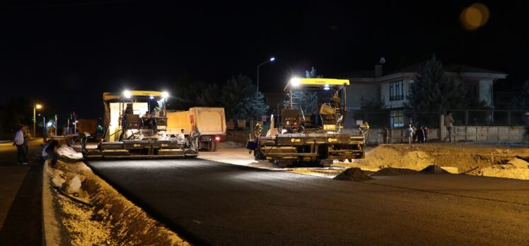 Diyarbakır'da belediye ekipleri konforlu yol için gece de mesaide