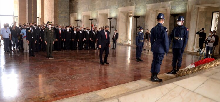 Galatasaray Kulübü Başkanı Burak Elmas, Anıtkabir'i ziyaret etti