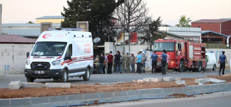 Hatay'da askeri tır çırçır fabrikasının duvarına çarptı: 2 şehit