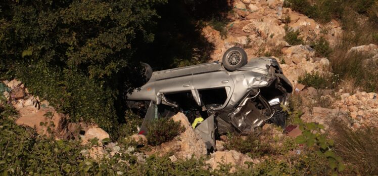 Hatay'da otomobil şarampole devrildi: 1 ölü, 4 yaralı